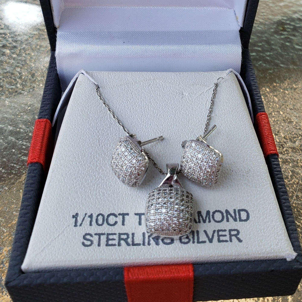 1/10 CT diamond necklace with batching earrings